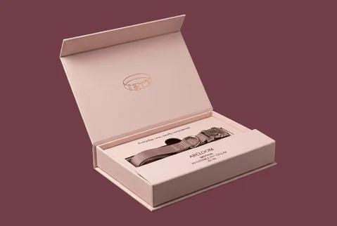 4 magnetic rigid collar box